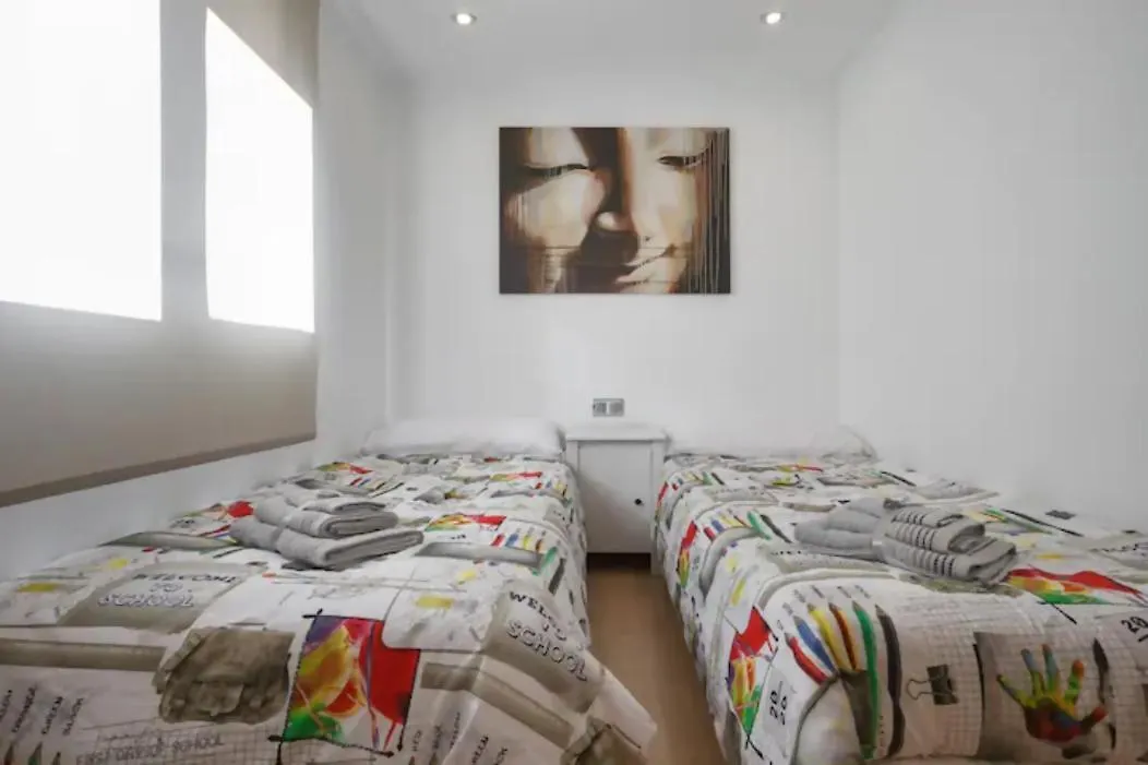 Apartamento Playa Con Piscina Parking Y 2 Habitac Castelldefels Spain