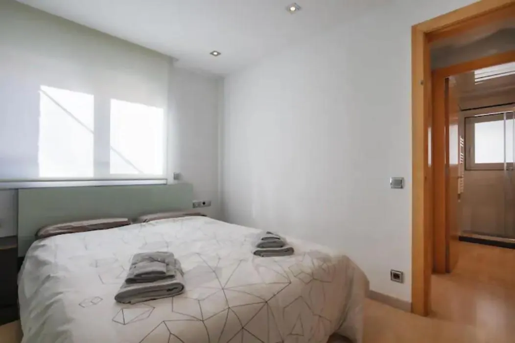Apartamento Playa Con Piscina Parking Y 2 Habitac Castelldefels Spain